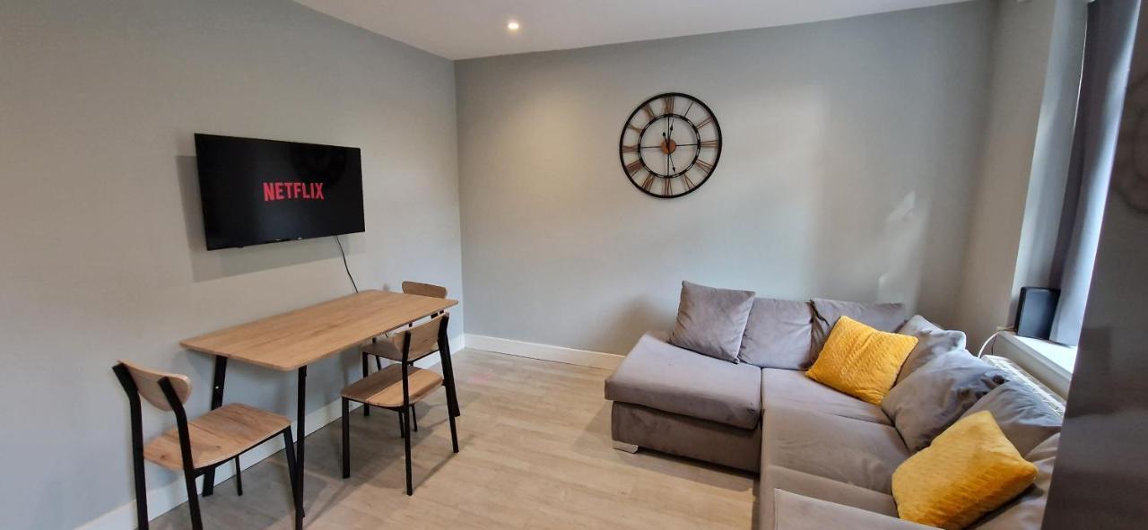 Central Reading Modern 3Br Flat - Walk To Station And High Street Ngoại thất bức ảnh